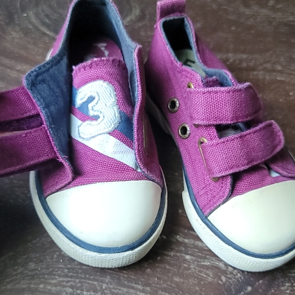 Shoes - Picture 5 of 6